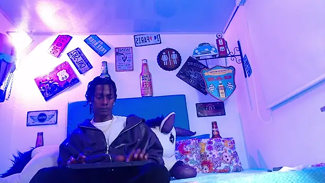 Snapshot of lili_roussi chatting on October 24, 12:53 am lili roussi online show from October 24, 12:53 am