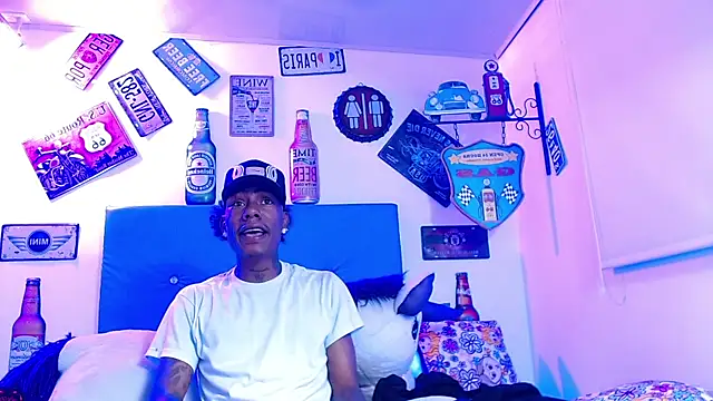 Snapshot of lili_roussi chatting on October 21, 3:50 am lili roussi online show from October 21, 3:50 am