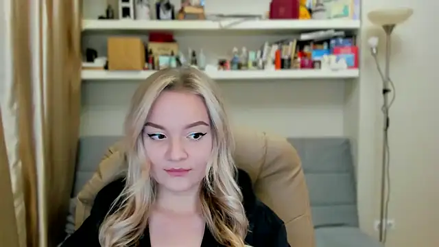 Kara Smith  online show from October 9, 10:43 pm