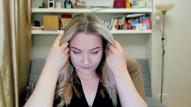 Kara Smith  online show from October 25, 10:32 pm