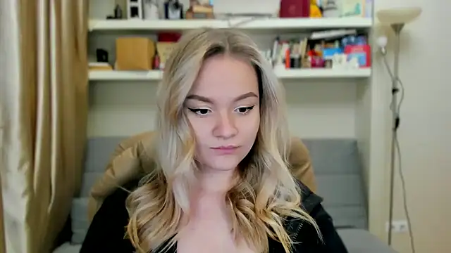 Kara Smith  online show from November 5, 10:57 pm