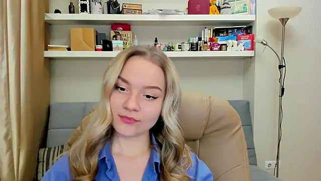 Kara Smith  online show from December 5, 10:06 pm