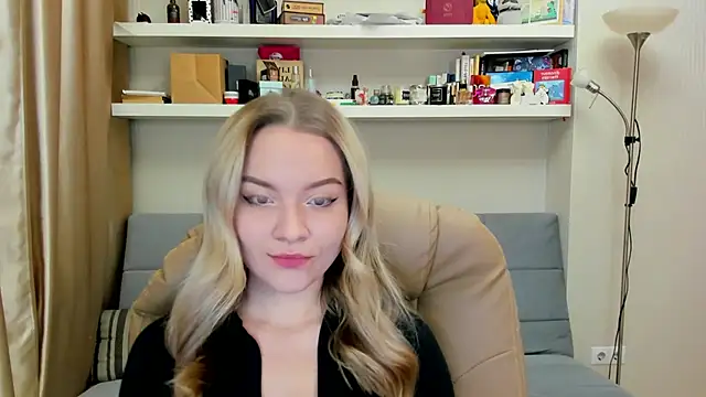 Kara Smith  online show from December 7, 10:12 pm