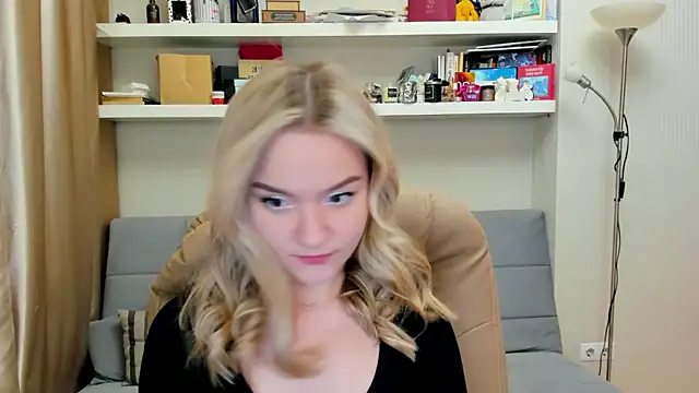 Kara Smith  online show from February 22, 11:03 pm