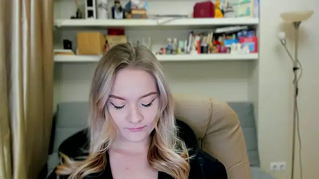 Kara Smith  online show from November 28, 11:38 pm