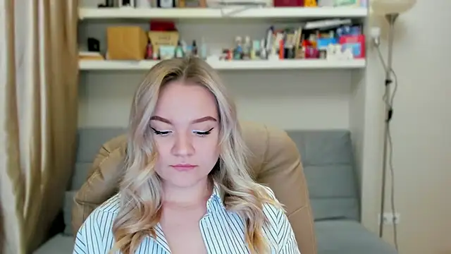 Kara Smith  online show from November 9, 10:36 pm