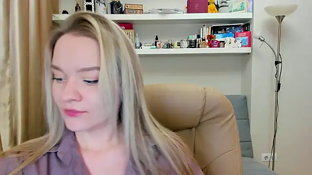 Kara Smith  online show from December 2, 10:18 pm