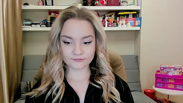 Kara Smith  online show from April 3, 12:28 am