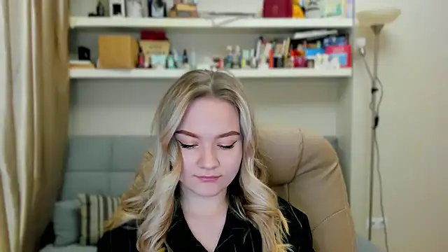 Kara Smith  online show from November 14, 11:19 pm