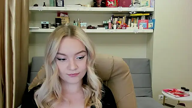 Kara Smith  online show from January 11, 10:05 pm