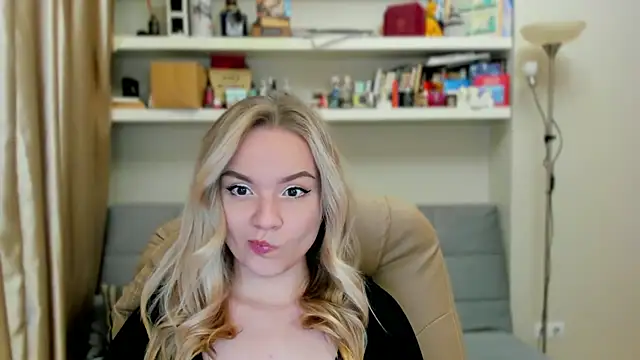 Kara Smith  online show from October 31, 12:07 am