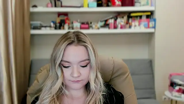Kara Smith  online show from July 14, 11:22 pm