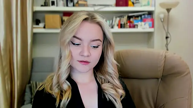 Kara Smith  online show from September 17, 11:07 pm