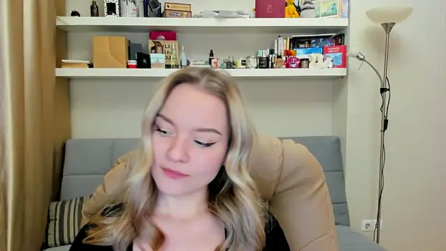 Kara Smith  online show from December 4, 11:19 pm