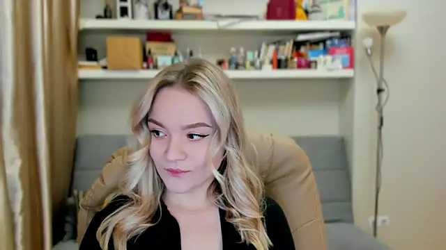 Kara Smith  online show from October 19, 9:39 pm