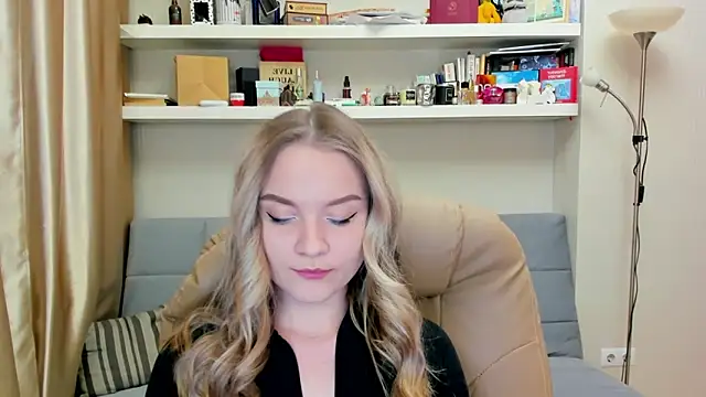 Kara Smith  online show from January 11, 10:51 pm