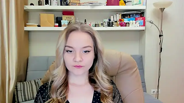 Kara Smith  online show from January 10, 11:50 pm