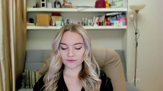 Kara Smith  online show from November 1, 11:09 pm