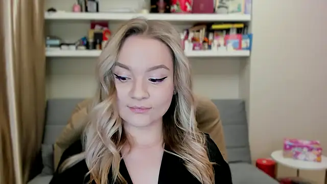 Kara Smith  online show from March 29, 10:33 pm