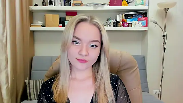Kara Smith  online show from February 19, 10:20 pm