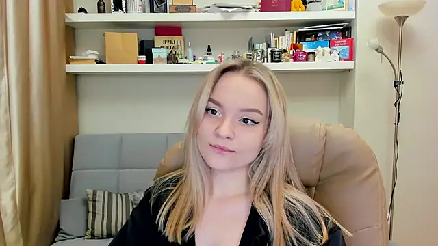 Kara Smith  online show from March 6, 12:54 am