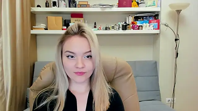 Kara Smith  online show from February 8, 10:29 pm