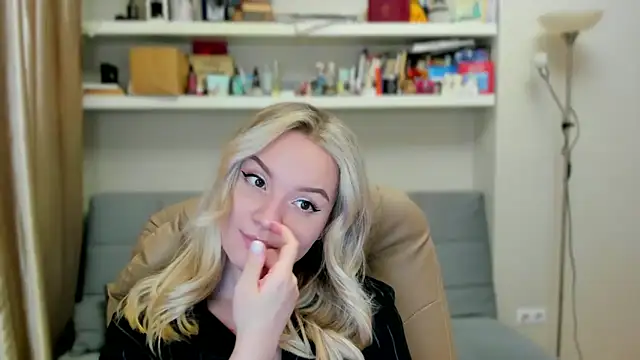 Kara Smith  online show from December 3, 11:58 pm