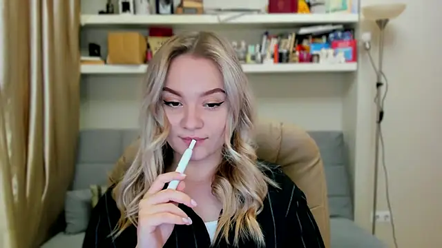 Kara Smith  online show from November 8, 12:47 am