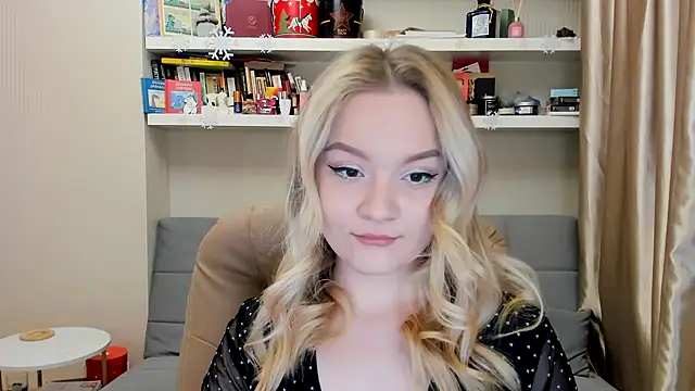 Kara Smith  online show from February 7, 11:24 pm