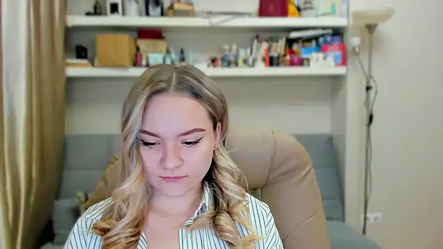 Kara Smith  online show from November 20, 1:39 am