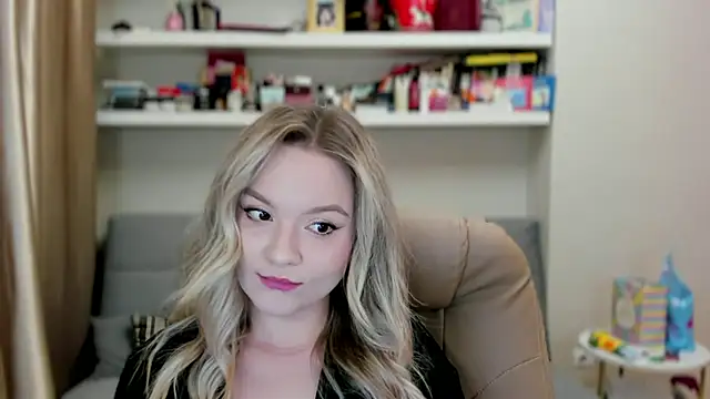 Kara Smith  online show from August 9, 9:54 pm