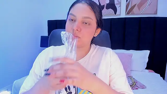 dullce77 online show from February 16, 7:34 pm