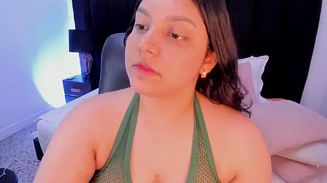 dullce77 online show from April 28, 2:27 am