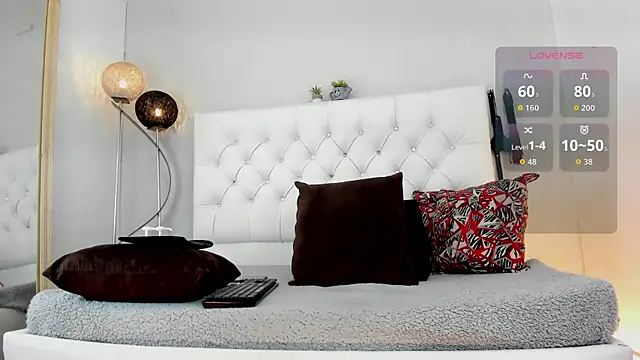 sarah temptation online show from November 6, 10:58 pm