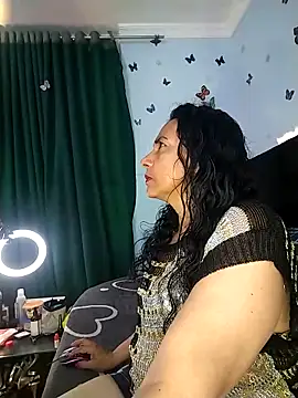 AlexaNovoa  online show from December 23, 1:05 am