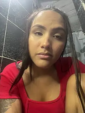 Snapshot of iamsara_21 chatting on March 1, 12:32 am iamsara 21 online show from March 1, 12:32 am