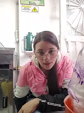 Snapshot of HOLY_DOLL chatting on October 23, 8:29 pm HOLY DOLL online show from October 23, 8:29 pm