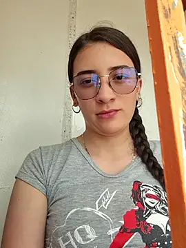 Snapshot of HOLY_DOLL chatting on December 5, 7:23 pm HOLY DOLL online show from December 5, 7:23 pm