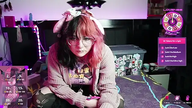 Snapshot of Devil_And_Princess chatting on February 19, 3:03 am Devil And Princess online show from February 19, 3:03 am