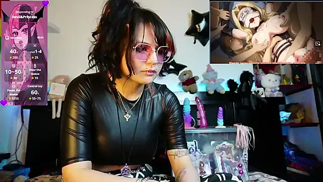 Snapshot of Devil_And_Princess chatting on June 25, 1:25 am Devil And Princess online show from June 25, 1:25 am