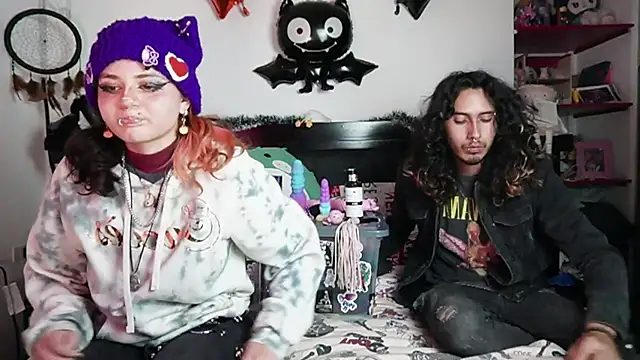 Snapshot of Devil_And_Princess chatting on January 7, 1:54 am Devil And Princess online show from January 7, 1:54 am