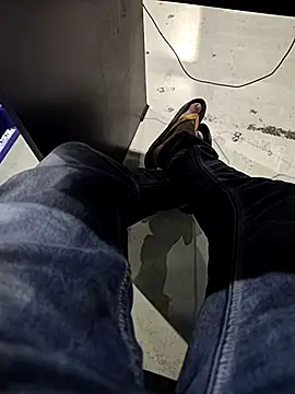 Snapshot of pmr1997 chatting on March 20, 8:19 pm pmr1997 online show from March 20, 8:19 pm