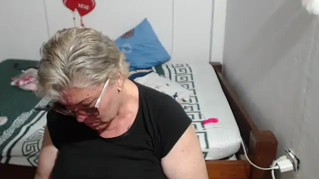 Snapshot of Olgahunder chatting on February 23, 9:37 pm Olgahunder online show from February 23, 9:37 pm