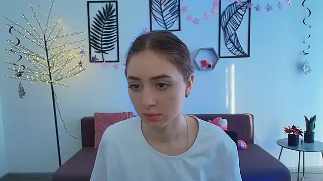 Snapshot of LilyHaart chatting on March 23, 6:37 am LilyHaart online show from March 23, 6:37 am