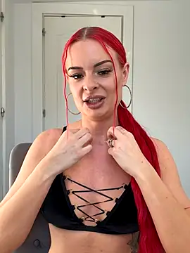 Snapshot of FariBanxOfficial chatting on November 14, 1:37 pm FariBanxOfficial online show from November 14, 1:37 pm