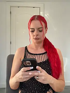 Snapshot of FariBanxOfficial chatting on January 11, 2:35 pm FariBanxOfficial online show from January 11, 2:35 pm