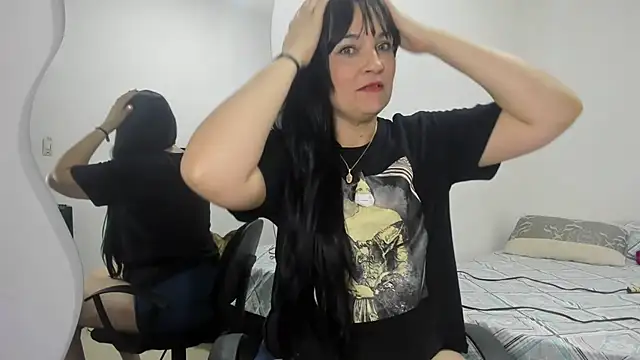 Snapshot of megan_milf79 chatting on October 12, 12:56 am megan milf79 online show from October 12, 12:56 am