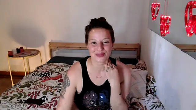 vitoriavaz online show from May 7, 11:24 am