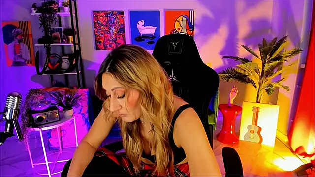 SarahAlluring online show from December 19, 11:56 am