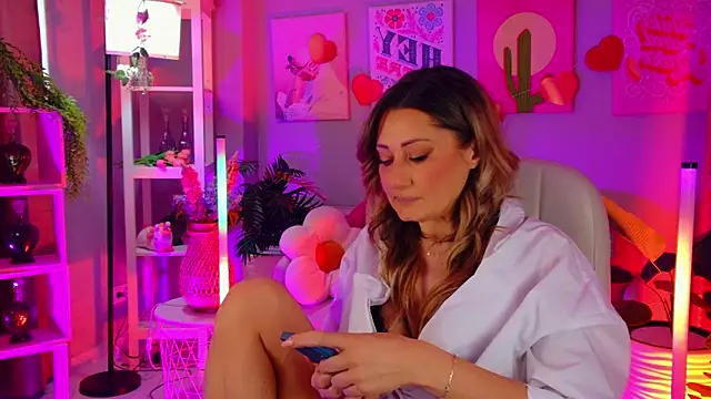 SarahAlluring online show from March 9, 12:09 pm